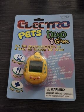 VINTAGE ELECTRO PETS DINO GAME YELLOW TAMAGOTCHI LIKE KNOCK OFF VIRTUAL PET TOY